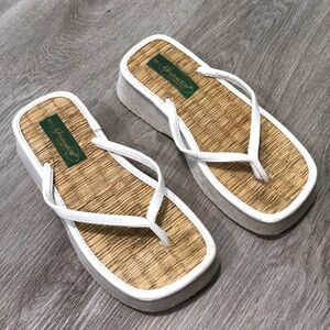 Grandco Straw Platform Flip Flops Sandals Size 6